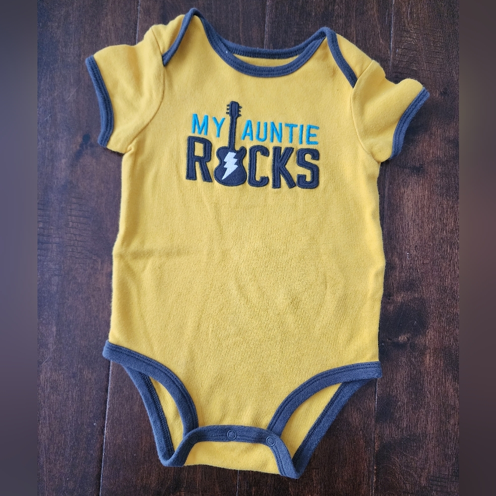 Yellow and Gray 'My Auntie Rocks' Baby Onesie